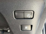 お車のフォグランプは、濃霧が発生し運転が困難に感じる際に使う補助灯としての役割があり運転をサポートしてくれます♪