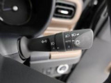 愛知ダイハツのお店では、ダイハツ車を知り尽くしたプロフェッショナルなサービススタッフが、専用の診断機器を使って各システムを点検しております。