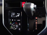 車内を快適に、オートエアコンを装備しています。