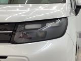 LEDヘッドライトは、点灯の瞬間から最大光量を発揮し、突然暗くなるトンネルなどでの安定感を高めます。