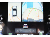 バックギアに入れるとバックカメラの映像がナビに映ります。障害物までの距離もわかりやすいです。