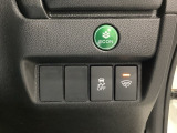 VSA(ABS+TCS+横滑り抑制)解除スイッチなどはハンドルの右側に装備しています。燃費に役立つECONボタンもここです。