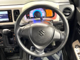 インテリアに合わせたデザインのステアリングは、運転される方のことも考え、運転しやすい形状、大きさです。是非一度、実際に触ってお確かめください。