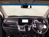 【前方視界】開放的な前方視界!運転がしやすく疲れにくいです♪窓が大きく、見通しがとっても良いおクルマですよ♪