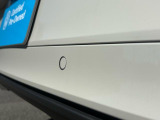 障害物センサー。周辺の障害物を検知して距離と位置を警告音とディスプレイ表示で確認できます。