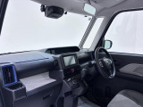 ダイハツのお店では、ダイハツ車を知り尽くしたプロフェッショナルが、専用の診断機器を使って各システムを点検しております。