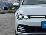 日中の自然光に近いLEDの光がより明るく夜道を照らし、ドライバーの疲労を減らします。