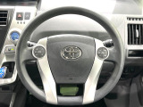 インテリアに合わせたデザインのステアリングは、運転される方のことも考え、運転しやすい形状、大きさです。是非一度、実際に触ってお確かめください。