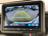 バックモニター装備。画面にて後方の確認が行えるので、バック駐車や車庫入れの際には重宝します。車の運転に慣れない方でも安心のガイドライン表示機能付。