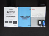 カギをバッグやポケットに入れたままでもドアロックの開閉やエンジン始動ができる『スマートキー』付き!暗くなってもキー穴を捜す必要が無くとっても便利ですから人気の装備です!