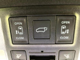 【パワーバックドア】スマートキーや運転席のボタンを押すだけでリアゲートが自動で開閉します!荷物を持っている時や、高い位置にあるバックドアを閉める際に便利な機能です♪