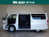 スライドドアは両側手動式です。