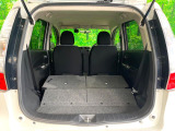積み下ろしのしやすいデッキにはたっぷりと荷物を積み込んでいただけます。遊びから仕事まで、様々なシーンで頼れます♪