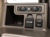 運転席・助手席シートにはシートヒーター・シートベンチレーションが装着されています。冬の寒い日も夏場の暑い日など季節を問わず快適に過ごせます。