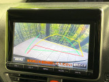 【バックカメラ】駐車時に後方がリアルタイム映像で確認できます。大型商業施設や立体駐車場での駐車時や、夜間のバック時に大活躍!運転スキルに関わらず、今や必須となった装備のひとつです!