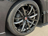 ホイールはRAYSさんのVERSUS20インチを装着!!足回りにはTEINの車高調を装着しております!!ローダウンかつスポーティーなカスタムを施しております!追加料金で違うホイールにも変更可能です!