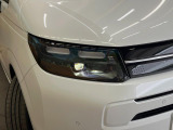 【LEDヘッドライト】悪天候や夜間走行時も良好な視界を確保し安心して運転できる高輝度LEDヘッドライトを装備!点灯速度が早く、消費電力も抑えられています。