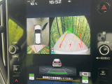 【マルチテレインモニター】車のフロントやサイドのカメラ画像を同時にモニター表示することで、悪路や狭い道を走行時でも周囲の状況確認ができ安心!本格SUVにうれしい装備です♪