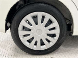 タイヤサイズは155/65R14!納車前の点検時にタイヤ交換させていただきます!ホイールキャップに傷があります。
