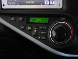 車内を快適に、オートエアコンを装備しています。