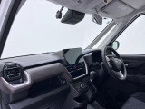 ダイハツのお店では、ダイハツ車を知り尽くしたプロフェッショナルが、専用の診断機器を使って各システムを点検しております。