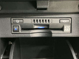高速道路で便利な【ETC2.0】を装備しています。光ビーコン搭載で渋滞情報などナビゲーションと連動することで機能も充実いたします。他、観光施設に立ち寄るための高速料金割引サービス等もございます。