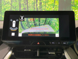 【パノラミックビューモニター】専用のカメラにより、上から見下ろしたような視点で360度クルマの周囲を確認することができます☆死角部分も確認しやすく、狭い場所での切り返しや駐車もスムーズに行えます。