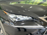 【三眼LEDヘッドライト】スタイリッシュな見た目の三眼LEDヘッドライトを装備♪スタイルだけでなく、夜間の走行も視界良好で安心してお乗りいただけます。