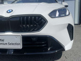 また、BMW正規認定中古車は、エマージェンシーサービスが自動付帯。24時間365日、皆様のカーライフをサポート致します。確かな安心のうえで、「駆けぬける歓び」をご堪能ください。