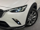 【LEDヘッドライト】悪天候や夜間走行時も良好な視界を確保し安心して運転できる高輝度LEDヘッドライトを装備!点灯速度が早く、消費電力も抑えられています。