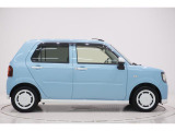 県内13店舗にて常時500台以上ダイハツ車を展示中です。見て、触って、納得のいく一台をぜひ見つけてください。