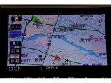 ディーラー装着パナソニック製8インチナビを装備。専用パネル搭載で一体感があり、操作性も良好です