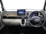 操作性に優れた運転席となります!小物入れや各ボタンの配置にこだわり、使いやすいです!座り心地もよく視認性も良好なのでロングドライブもお任せ下さい!