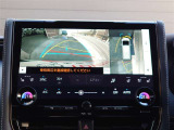 パノラミックビューモニター付きです。車両を上から見たような映像をディスプレイオーディオ画面に表示。運転席からの目視だけでは見にくい、車両周辺の状況をリアルタイムでしっかり確認できます。