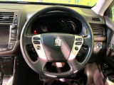 インテリアに合わせたデザインのステアリングは、運転される方のことも考え、運転しやすい形状、大きさです。是非一度、実際に触ってお確かめください。
