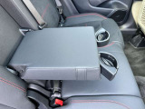 メルセデス・ベンツの定める厳しい基準をクリアしたお車のみをご案内させて頂きます。納車前整備はメーカー規定に基づき当店3Fの指定工場で入念に行なわれます。熟練のメカニックがお客様のお車を整備致します。