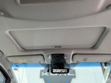 運転席上部にもサンルーフが装着されております!効率的な車内換気(喫煙時や雨天時)、風切り音の軽減、開放感の向上が見込めます!!