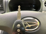 【キーレス】少し離れた場所からでもボタン一つでドアの開錠・施錠ができるのでとっても便利!ドアの鍵穴周りに傷をつけることもありません♪