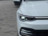 先進のIQ.LIGHT搭載 22個のLEDライトが前方の道路状況を検知し照射エリアを最大限に確保