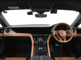 前車追従機能、レーンキープアシスト、ヘッドアップディスプレイも付いており、多数のオプションを備えております。