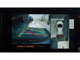 パノラミックビュ-モニタ-が付いているので、運転席から確認しにくい車両周辺の状況を把握出来ます。