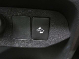 【衝突回避被害軽減装置・車線逸脱警報装置・先進ライト】のセットスイッチです。安全装備搭載でドライバーの安全をサポートします。