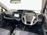 運転席まわりです。 各操作スイッチは使いやすい位置に配置されてます。