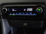 車内を快適に、オートエアコンを装備しています。
