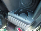 車内はドリンクホルダーや収納スペースも多く、使い勝手も良好です♪