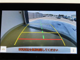 バックガイドモニターで、後方を確認しながら安心して駐車することができます。運転初心者も熟練者も必須の機能ですよ!