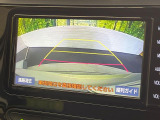 【バックカメラ】駐車時に後方がリアルタイム映像で確認できます。大型商業施設や立体駐車場での駐車時や、夜間のバック時に大活躍!運転スキルに関わらず、今や必須となった装備のひとつです!