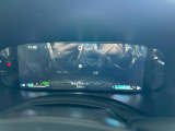 デジタル表示で視認性の高いメーター。車両に関する情報もあわせて表示してくれます。