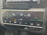 【オートエアコン】一度お好みの温度に設定すれば、車内の温度を検知し風量や温度を自動で調整。暑い&hellip;寒い&hellip;と何度もスイッチ操作をする必要はありません。快適な車内空間には必須の機能ですね♪
