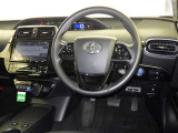 運転席まわりです。 各操作スイッチは使いやすい位置に配置されてます。